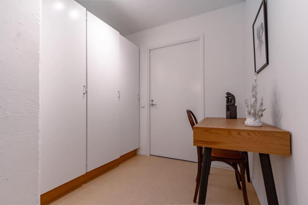 Practical Flat In Vibrant Sofo, Construction Work * Ville de Stockholm